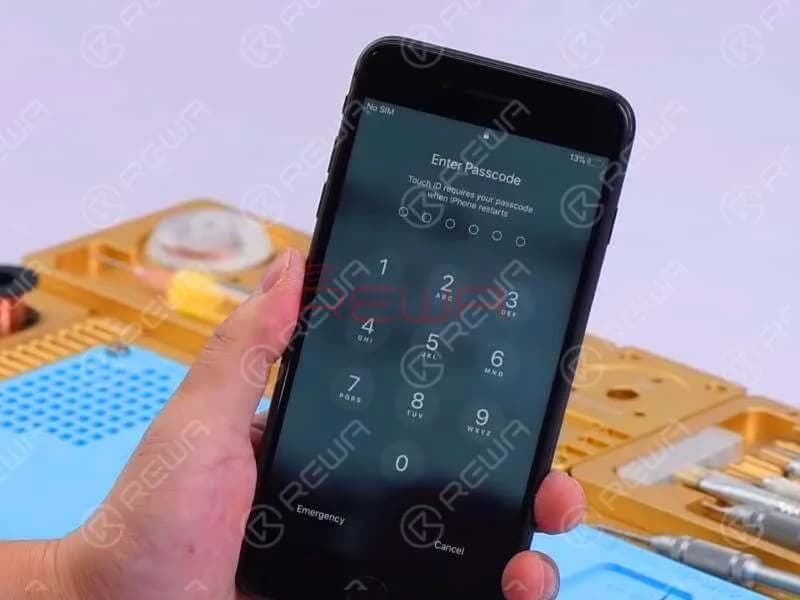 How To Fix iPhone 8 Plus Black Screen/No Display