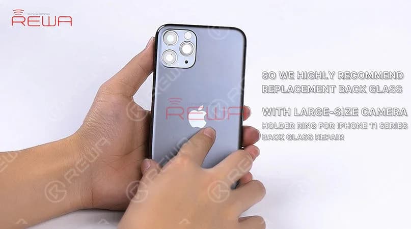 Der Kamerahaltering der iPhone 11-Serie ist härter und hat dicke Innenwände, was das Polieren zusätzlich erschwert. Inzwischen kann die Kameralinse auch leicht während des Polierens beschädigt werden. So empfehlen wir dringend Ersatz Rückglas mit einer großen Kamera Loch für iPhone 11 Serie Rückglas Reparatur. 