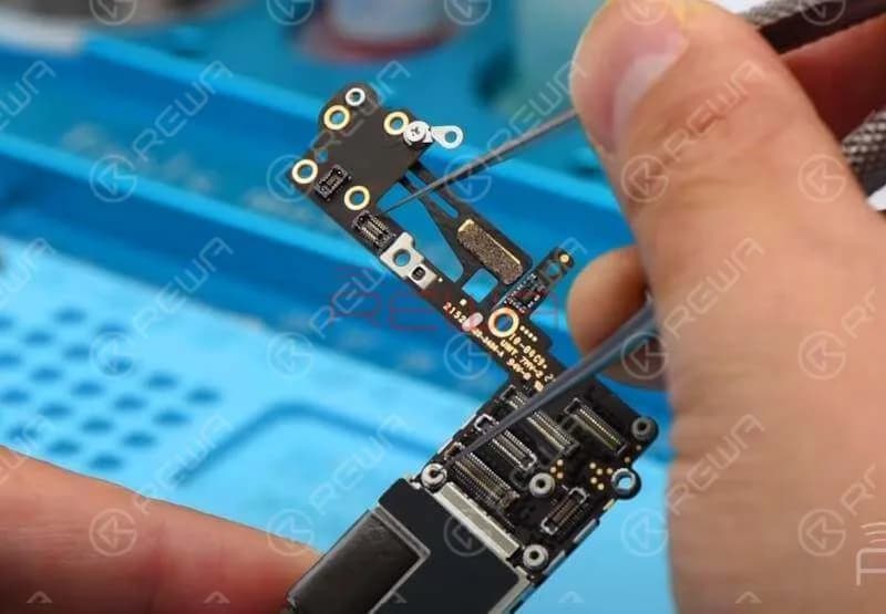 Next thing we do is to re-insert SIM card and connect the logic board with DC Power Supply. Connect Pin 2 of J0801 with negative point on logic board by tweezers to power on.