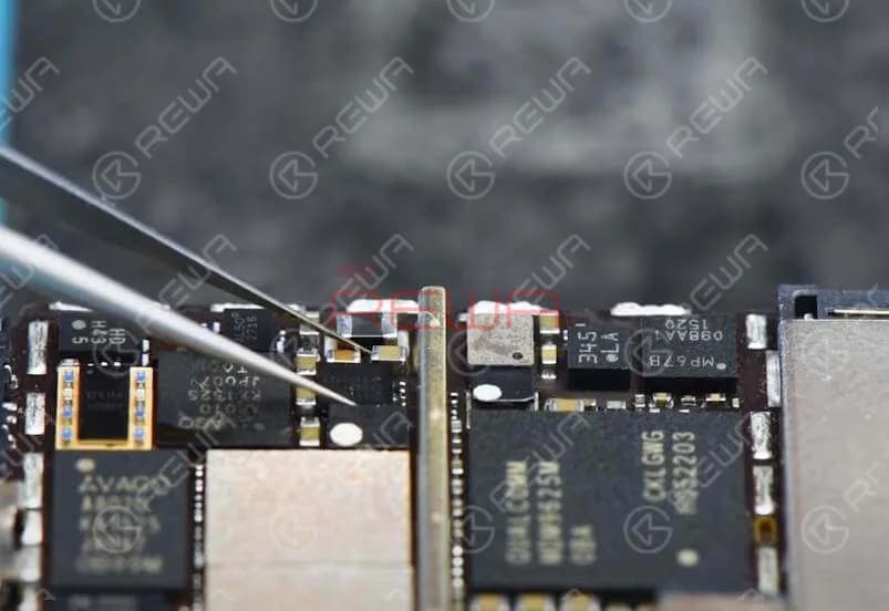 Apply some BGA Paste Flux to the bonding pad. Align the new IC to the right place (don't reverse the direction). Solder the new IC with Hot Air Gun at 320℃.