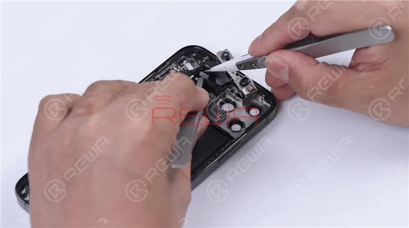 The dot projector flex and flash flex are glued by adhesive. Before removing, you should separate the flex cable first to avoid damage.