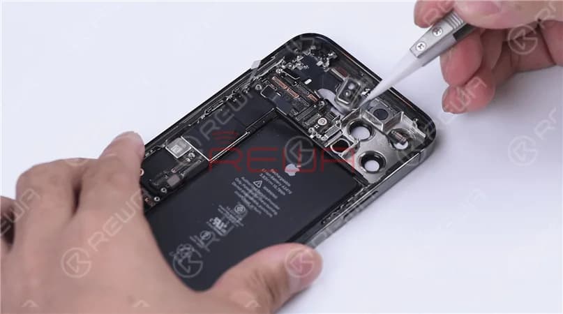 iPhone 12 Pro features a LiDAR Scanner compared to iPhone 12.