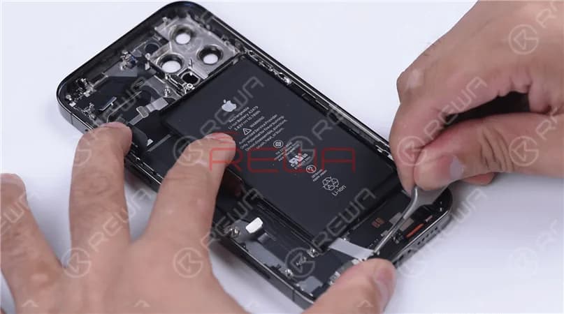 Then we pull the battery adhesive strips and remove the battery.