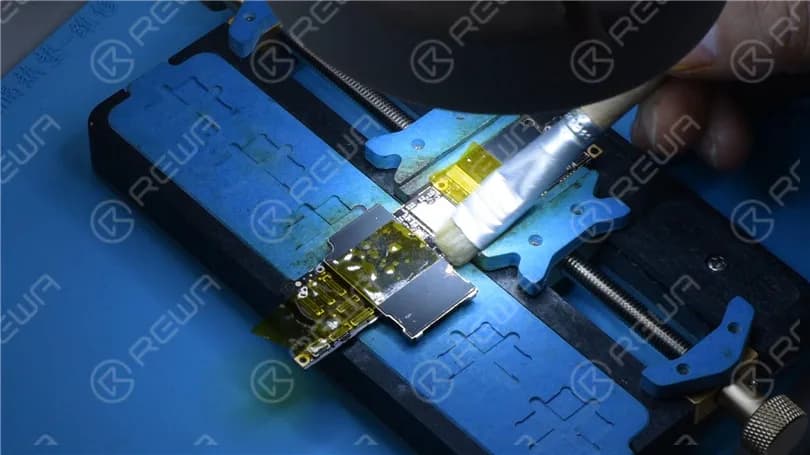 How to Fix an iPhone XR Stuck on Apple Logo