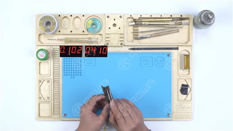 How to Fix an iPhone XR Stuck on Apple Logo