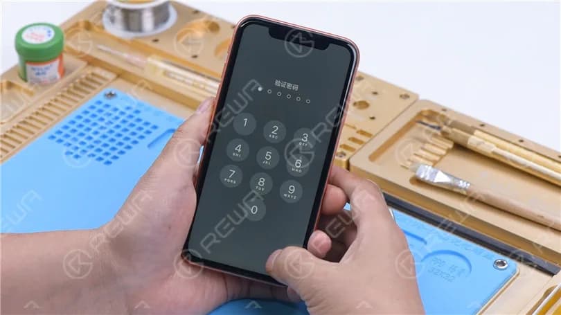 How to Fix an iPhone XR Stuck on Apple Logo