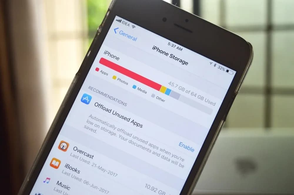 How to clear iPhone 12 Pro Max cache