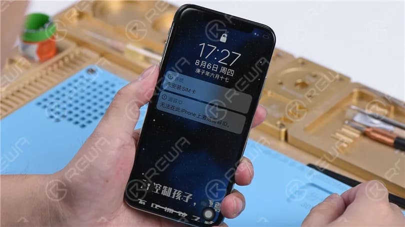 El iPhone X se bloquea después de introducir la contraseña.