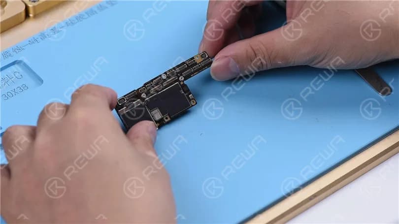 El iPhone X se bloquea después de introducir la contraseña.