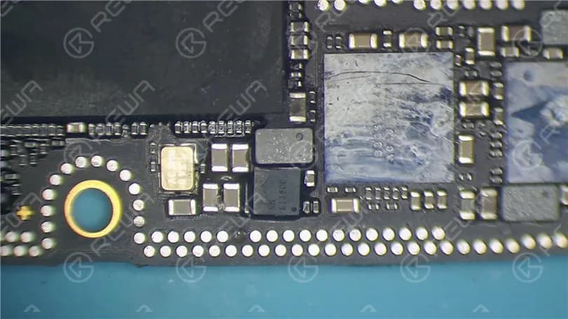 El iPhone X se bloquea después de introducir la contraseña.