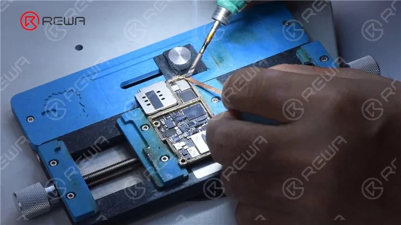Fix iPhone 11 Pro Max Won’t Turn On with LINCSEEK Infrared Thermal Camera