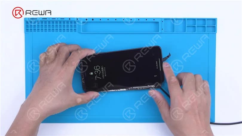 Detach the broken screen