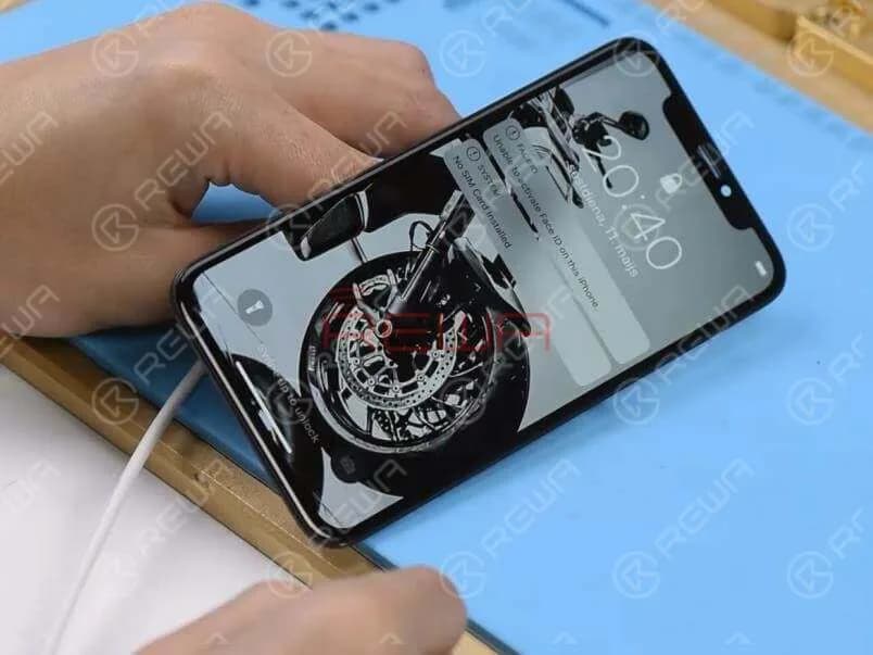 Get the display assembly installed. Connect the battery connector with the DC Power Supply and get the motherboard booted up with tweezers. The boot current is normal. The phone comes with normal display and can get access to the system. Fault cleared.