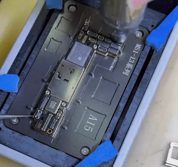 Hauptplatine auf eine Heizplatte stellen