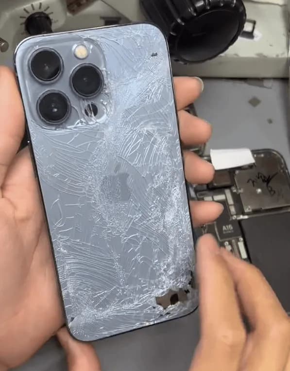 beschädigtes iPhone 13 pro 