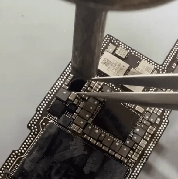 iphone 13 pro Display IC entfernen
