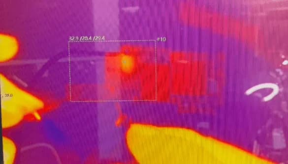 Wärmebildkamera zur Überprüfung der Hauptplatine des iphone 13 pro