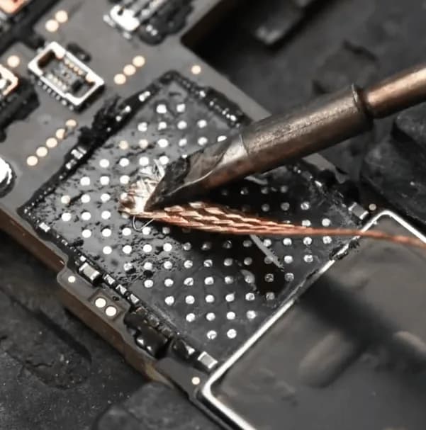 clean pcb with solder wick