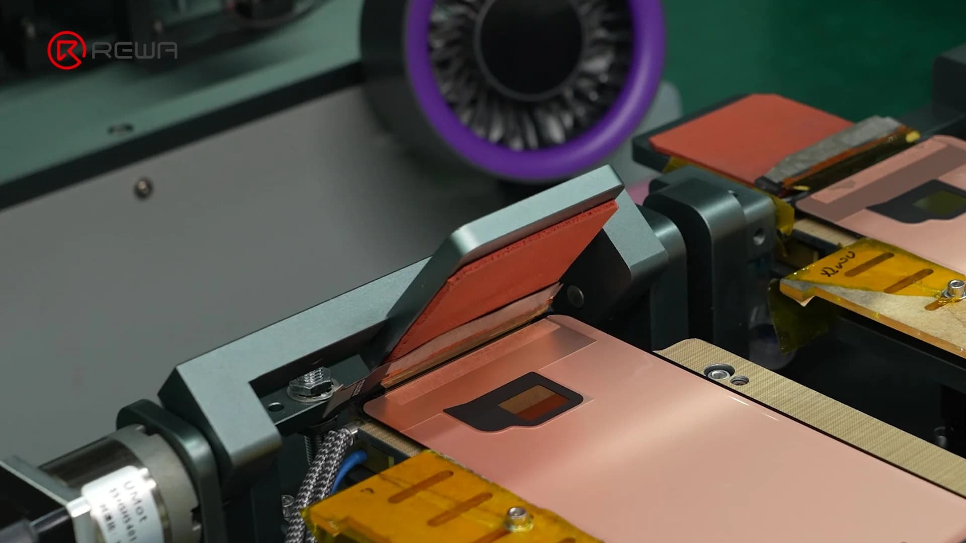 robotic arms securing fpc