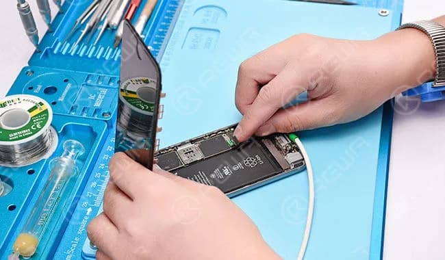 Take apart the phone and connect the phone with DC power supply, we can see that the logic board comes with heavy current.