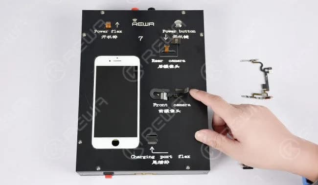 Tap “Voices&Memos” icon and enter into record mode. Shield the proximity sensor of the front camera with one hand, the phone gets a black screen, and vice versa. Tap “Pause” to stop recording, and then play the recording through the buzzer/loudspeaker.