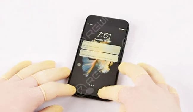 iPhone 8 Screen VS iPhone 7 Screen Hands On Comparison