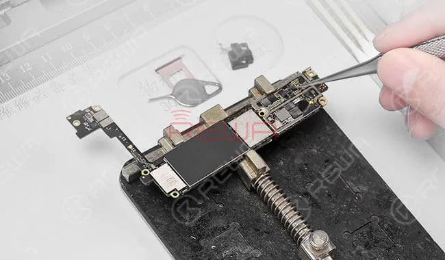 iPhone 7 Black Screen Repair - Logic Board Solution