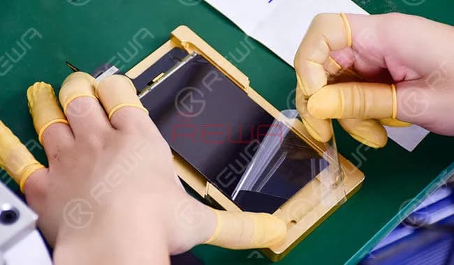 iPhone 8 Broken LCD Screen Refurbishing
