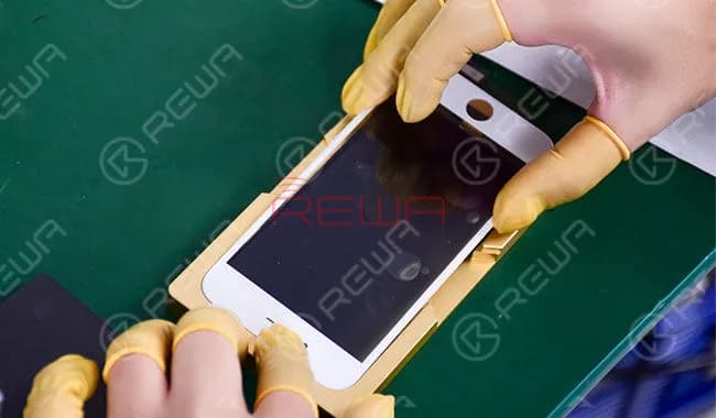 iPhone 8 Broken LCD Screen Refurbishing