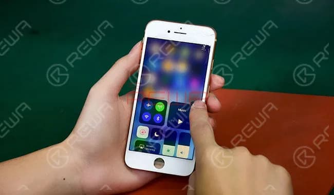 iPhone 8 Broken LCD Screen Refurbishing
