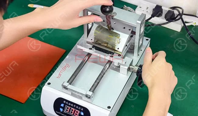 iPhone 8 Broken LCD Screen Refurbishing