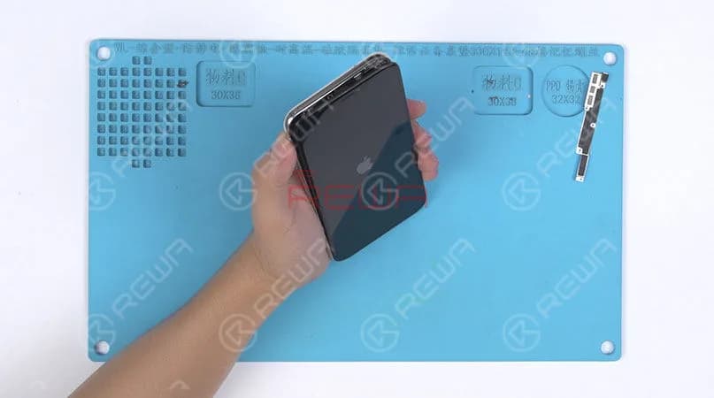 Please test the screen before the reassembly process.