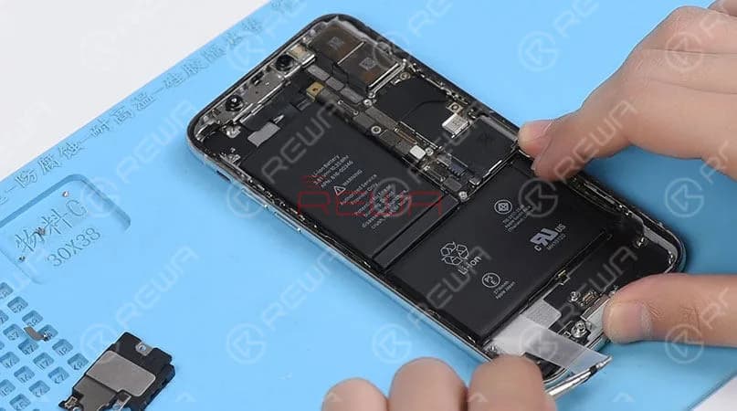 2.Battery Adhesive Strips Removing Wrap the battery adhesive strips with tweezers and pull the strips out slowly and parallelly.