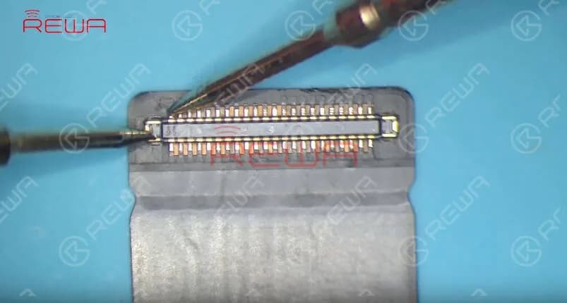 Run diode mode measurement of the DOCK connector. The measured value is normal. Which indicates that the bottom speaker is in normal condition.