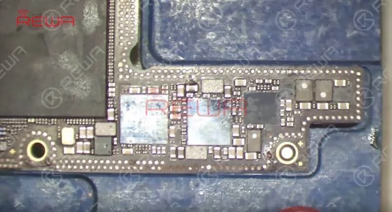 Remove the upper layer with Hot Air Gun. We can see that there are multiple missing pins on the upper layer.