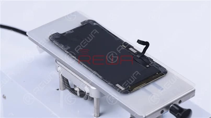Place the OLED on the heating platform.