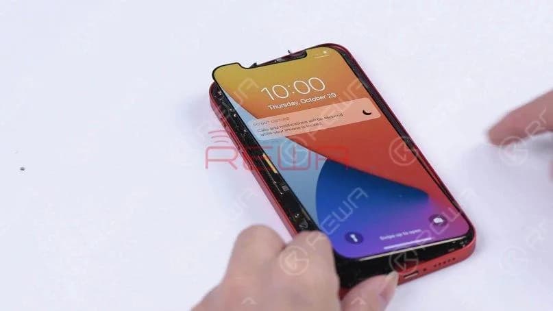 Connect the OLED and ear speaker flex cable. The display and touch function works well. A point worth mentioning is that not connecting the ear speaker flex cable will lead to the absence of light-sensing. The screen will be too dark to be tested.