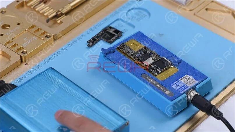 After reballing, put the signal board on the Heating Platform at 170℃. When the solder ball is formed, turn off the power and cool the signal board.