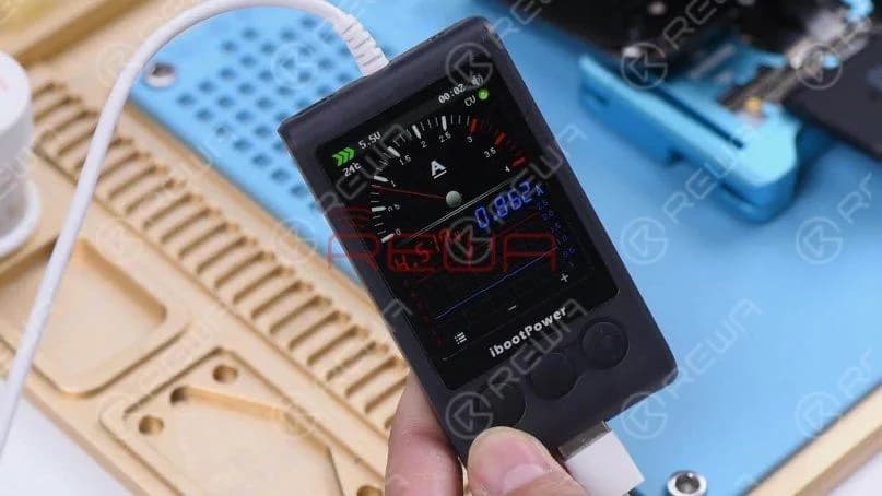 Plug the charging cable. The charging current on the ammeter is 860mA, which indicates that the phone can be normally charged.