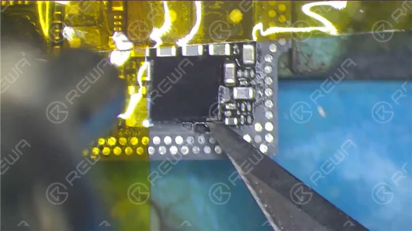 Repair tricks for desoldering&soldering of iPhone X charging IC
