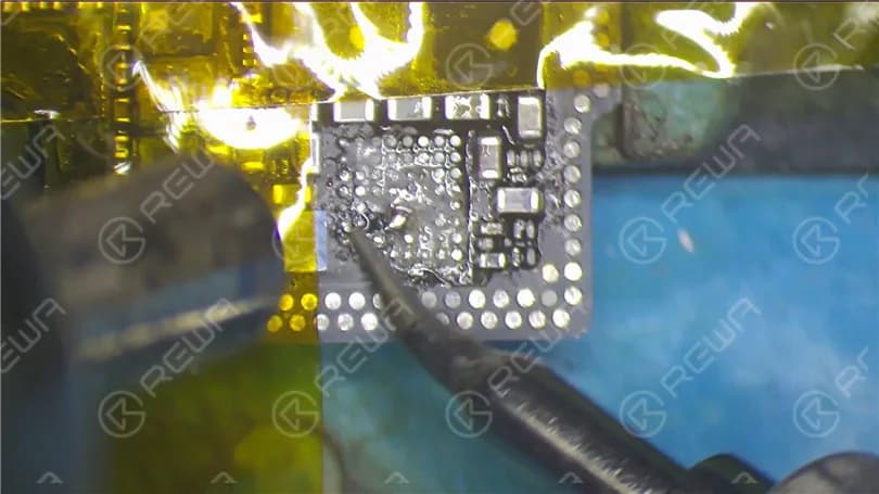 Repair tricks for desoldering&soldering of iPhone X charging IC