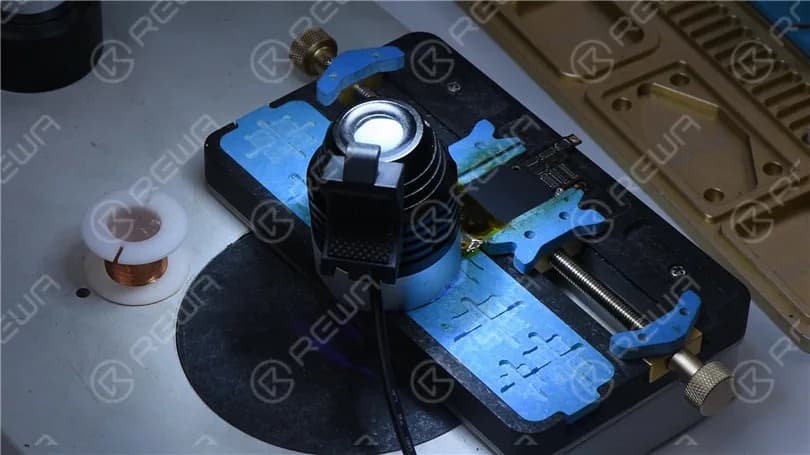 iPhone XR Keeps Searching For Signal with Motherboard Electricity Leakage