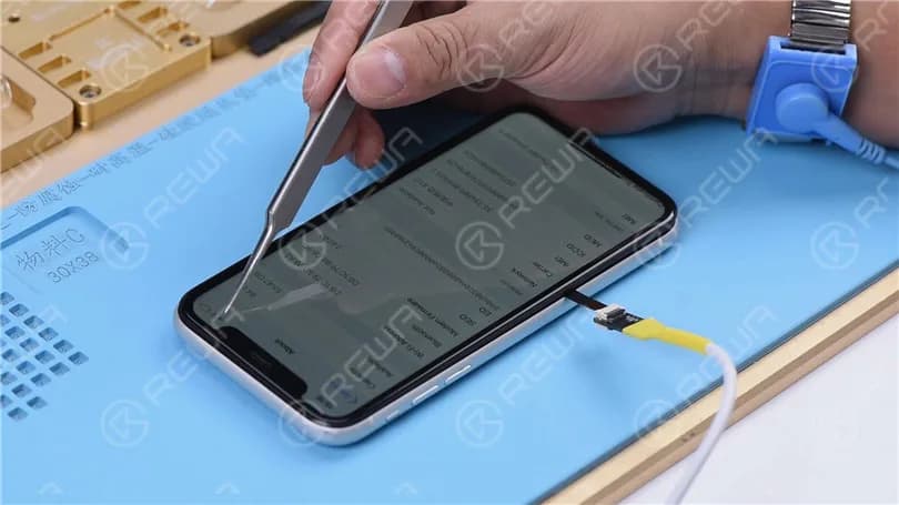 iPhone XR Keeps Searching For Signal with Motherboard Electricity Leakage