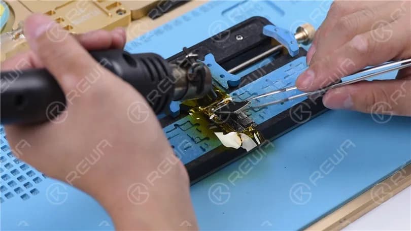 iPhone XR Keeps Searching For Signal with Motherboard Electricity Leakage