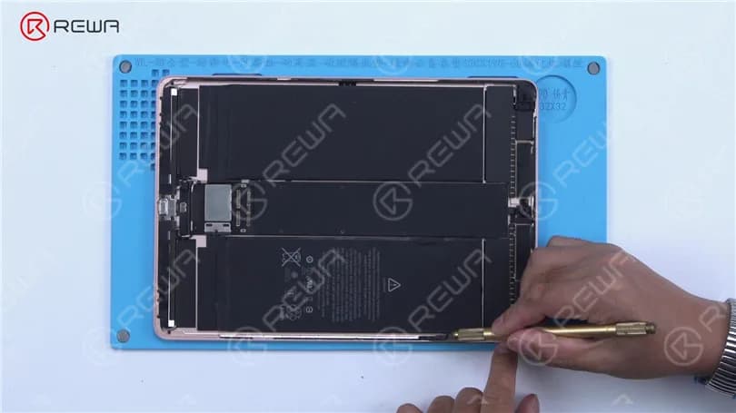 How to Fix an iPad Pro that Won't Turn On - Short Circuit Detected by Rosin Dispenser
