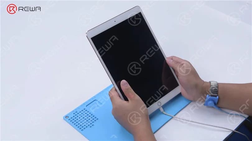 How to Fix an iPad Pro that Won't Turn On - Short Circuit Detected by Rosin Dispenser