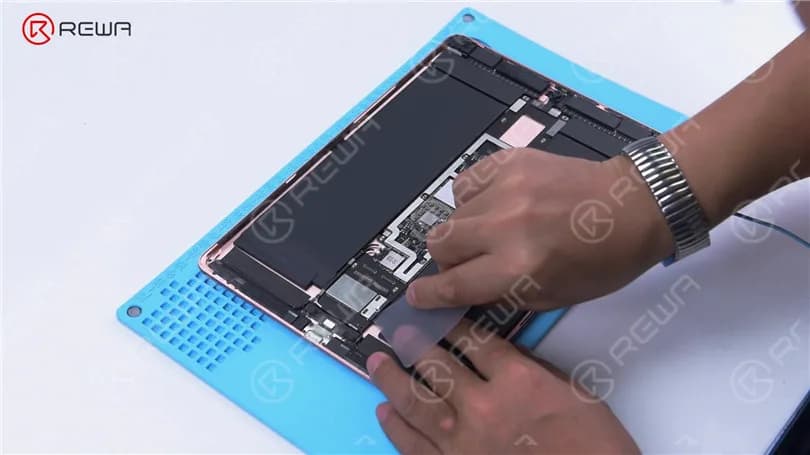How to Fix an iPad Pro that Won't Turn On - Short Circuit Detected by Rosin Dispenser