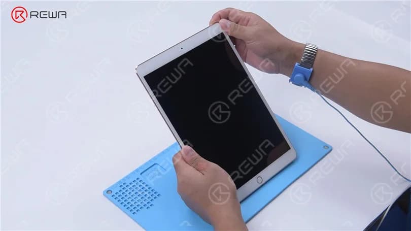 How to Fix an iPad Pro that Won't Turn On - Short Circuit Detected by Rosin Dispenser