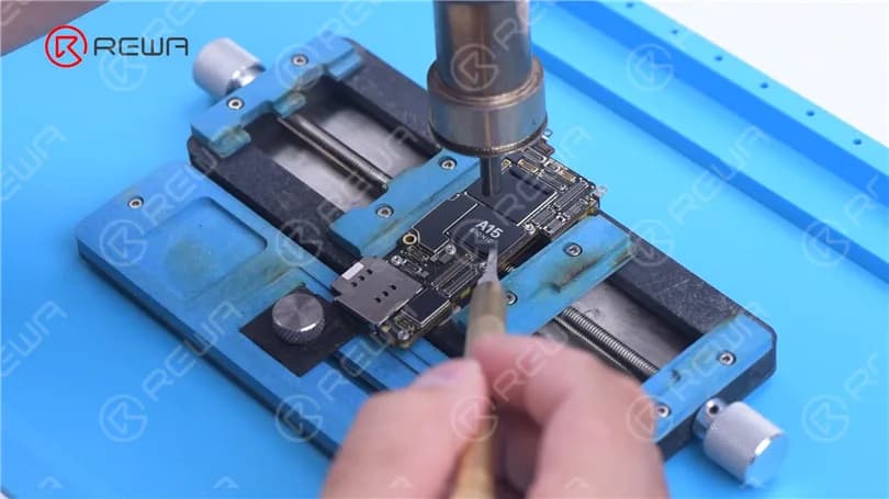 iPhone 13 Pro Motherboard Separation - Die heißeste CPU?
