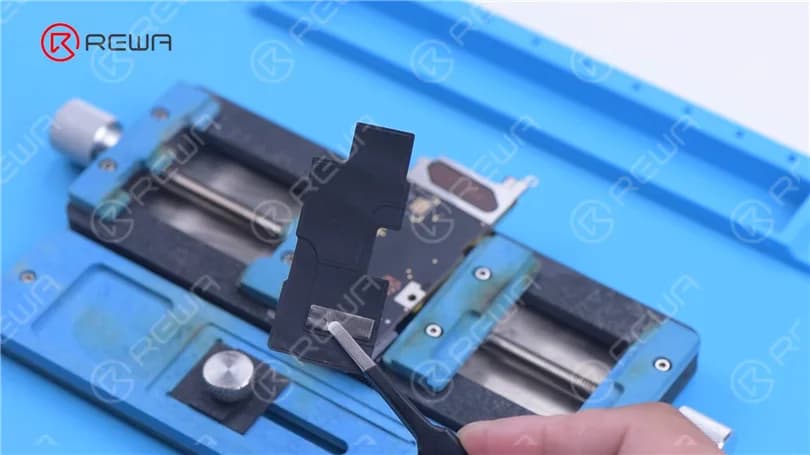 iPhone 13 Pro Motherboard Separation - Die heißeste CPU?